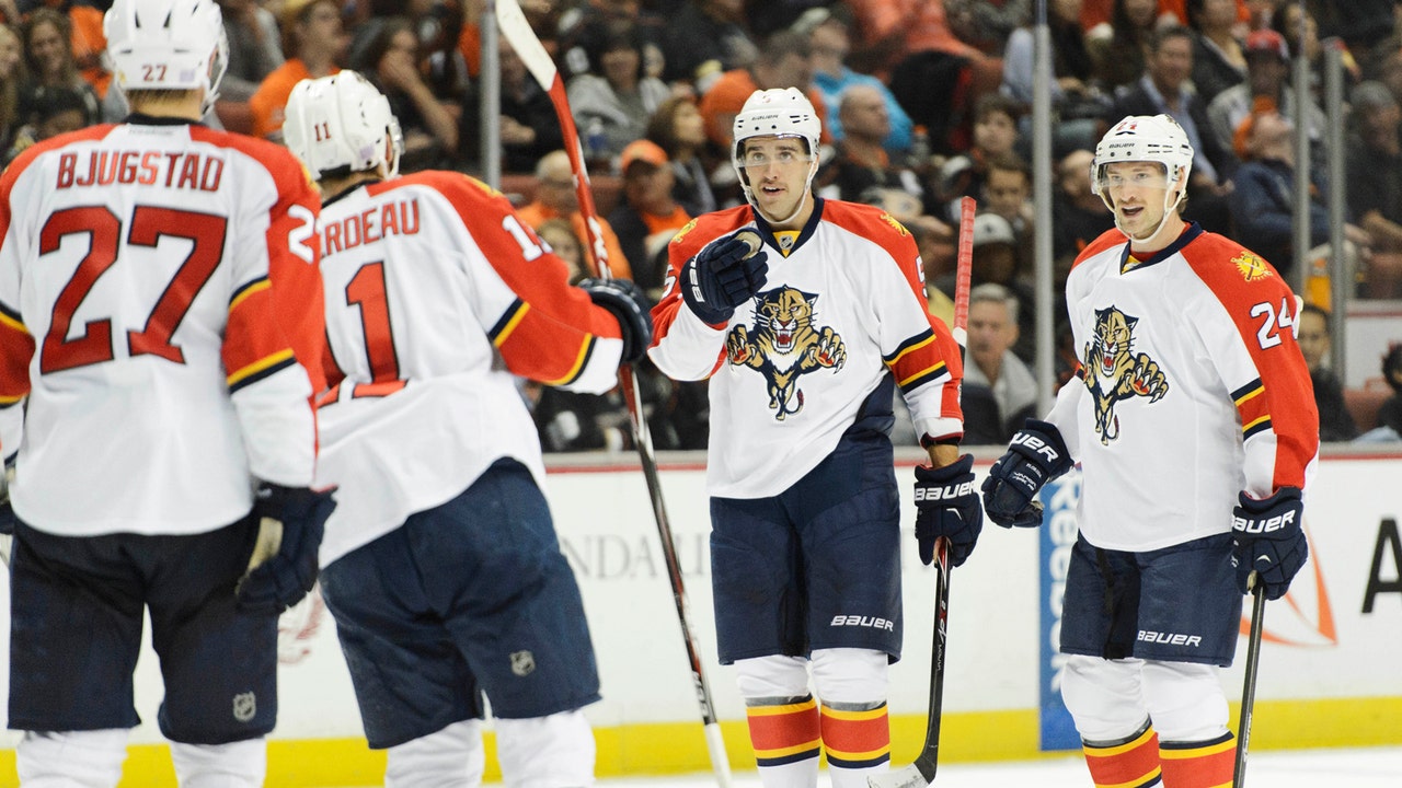 Panthers open floodgates, rout Ducks 6-2 in Anaheim